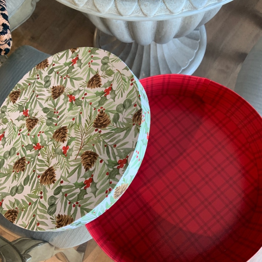 NEW Christmas holiday box - Picture 3 of 4